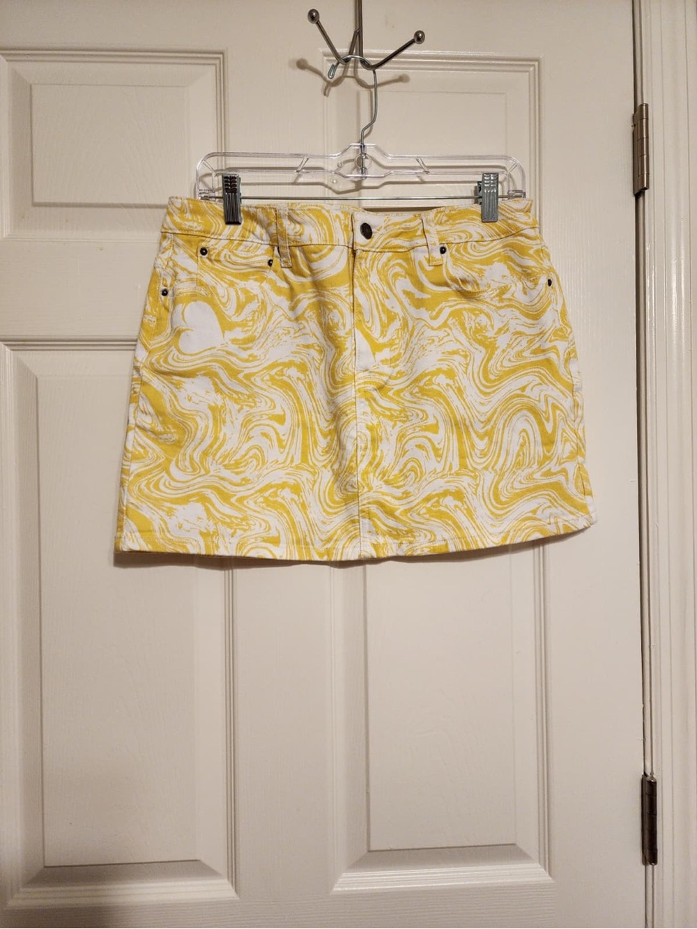 Guess Yellow and White Marble-Print Mini Skirt